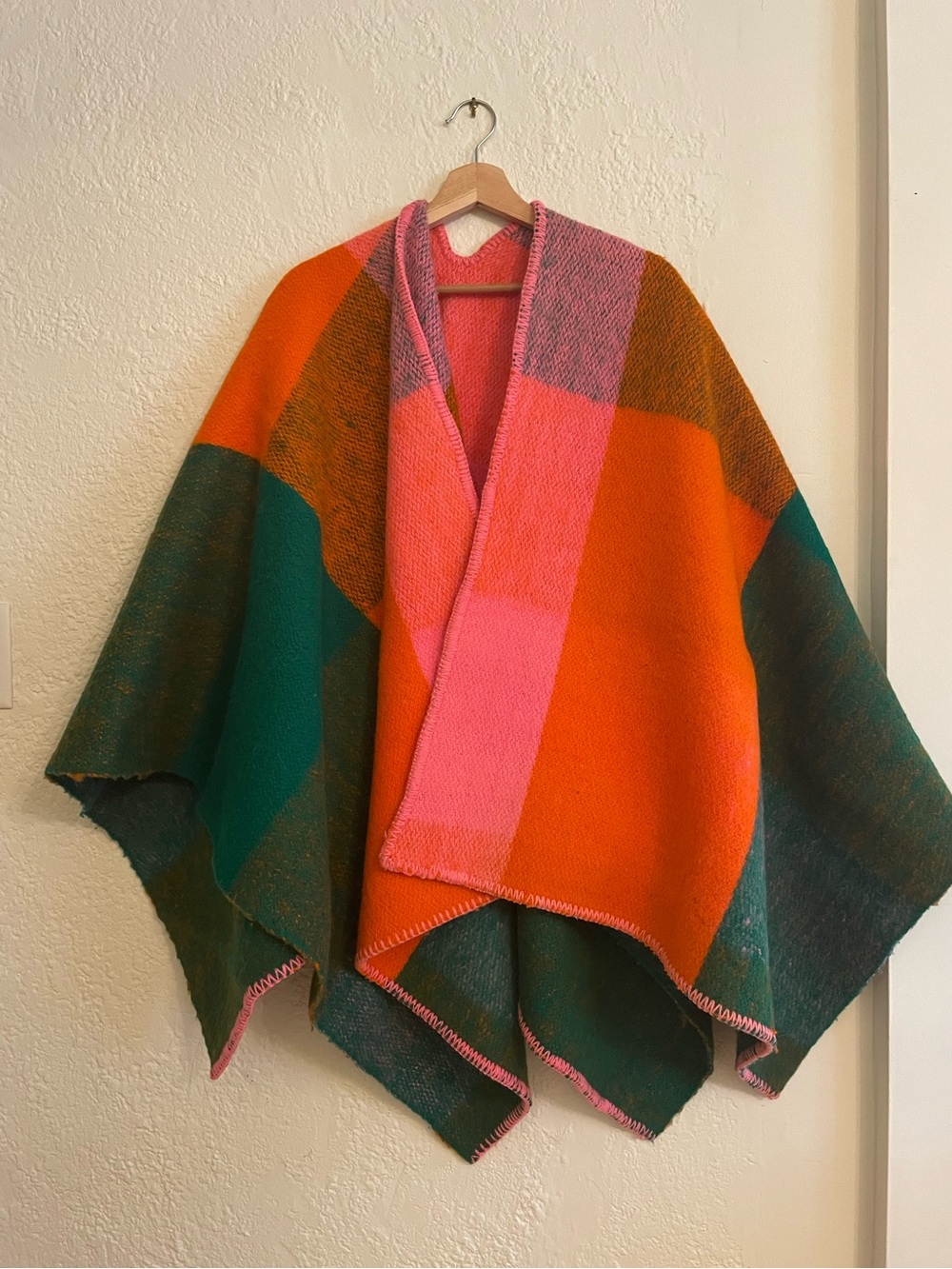 Vintage Made in Colombia Vida-Art 100% Pure Wool Blanket Poncho 💚🧡💗